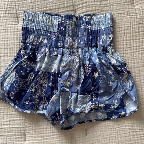 FP Movement The Way Home printed shorts M buti bandana print - Picture 9 of 13